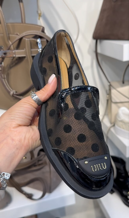 Lace Translucent Black Spotted Leather Shoes
