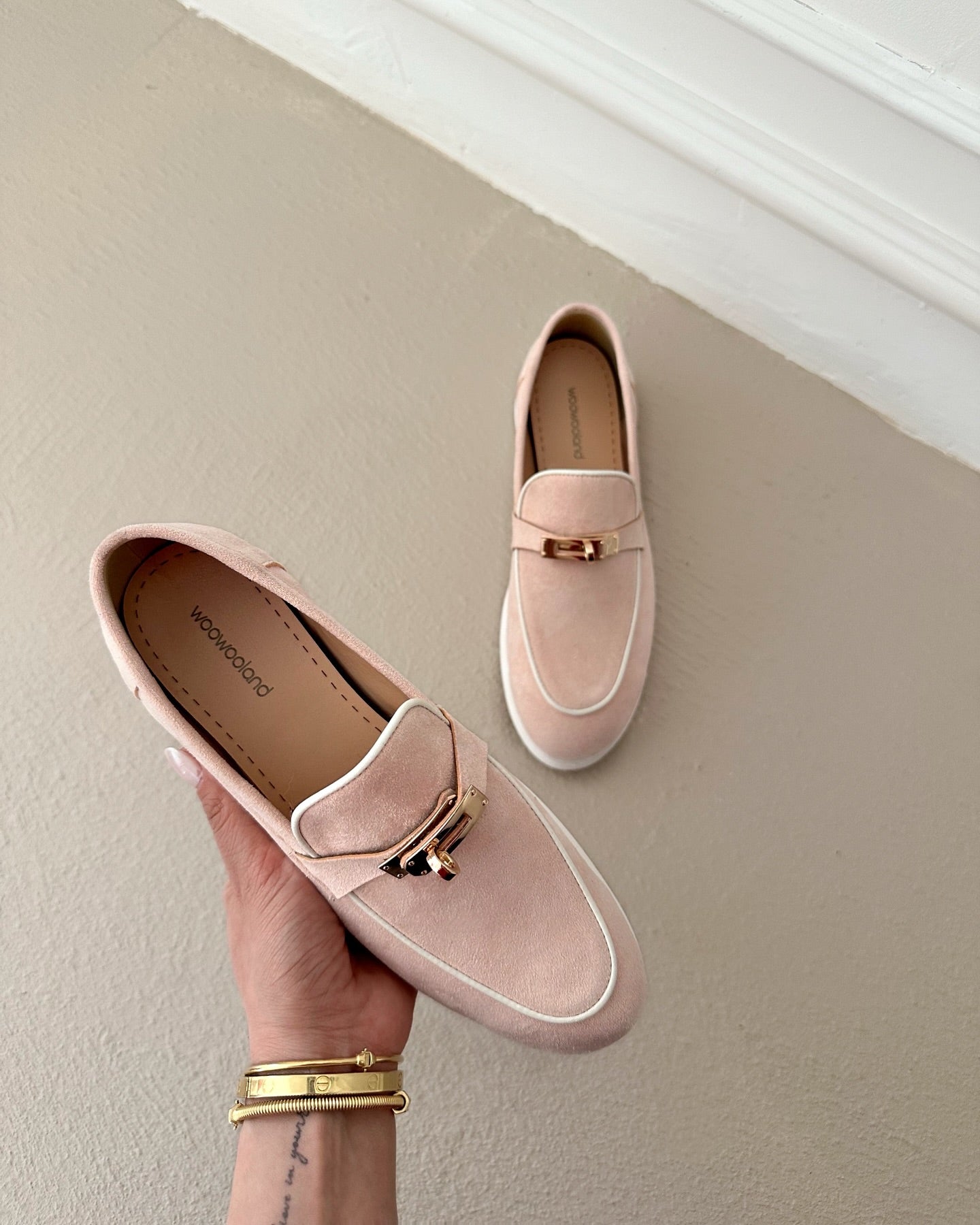 Elegant iron buckle soft sole loafers