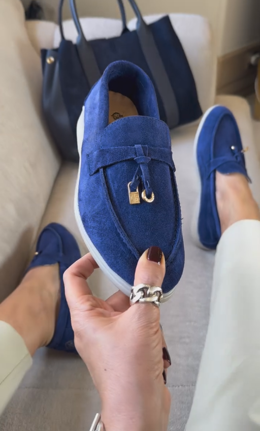 Blue small lock loafers