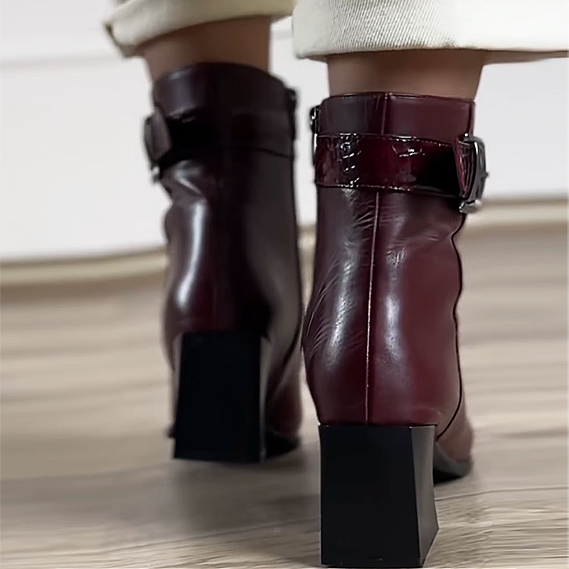 Chunky heel buckle leather boots